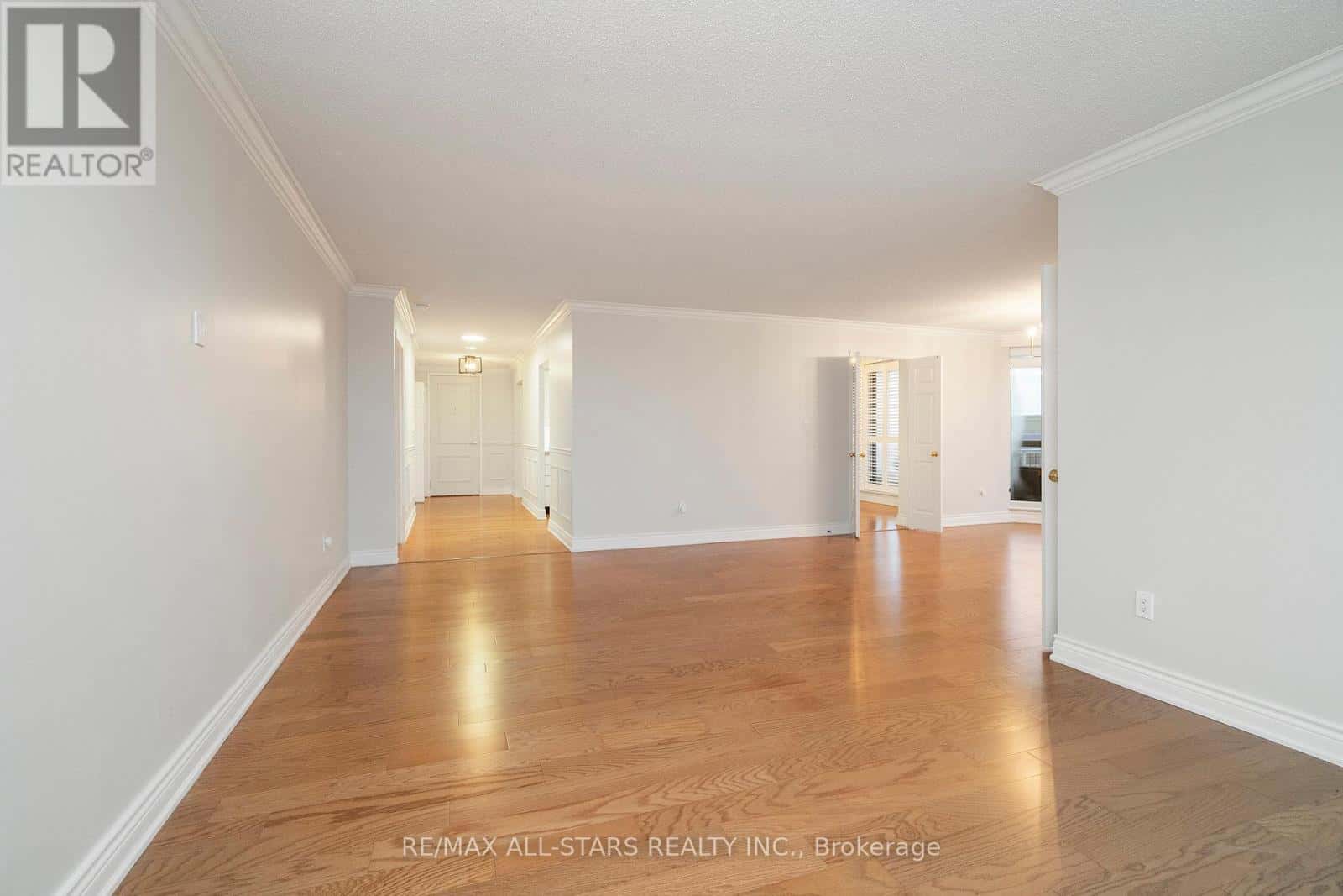 Markham (Markville) — Markham (Markville) - Photo 2 of 50