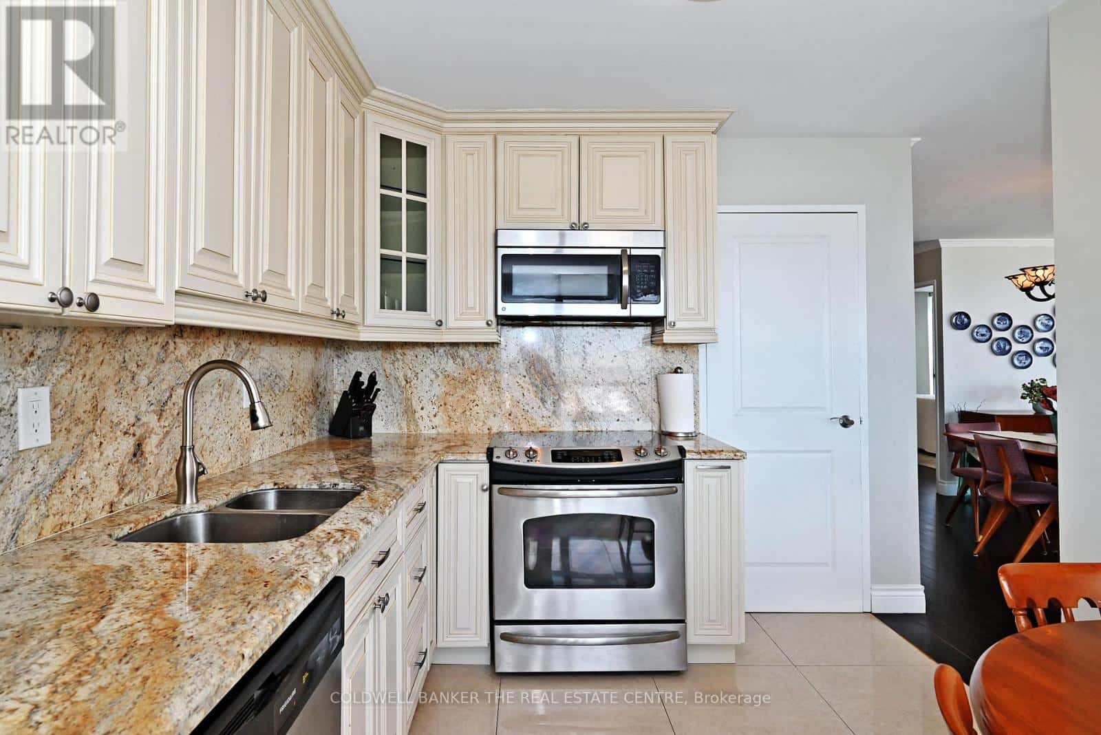 Vaughan (Brownridge) — Vaughan (Brownridge) - Photo 5 of 39