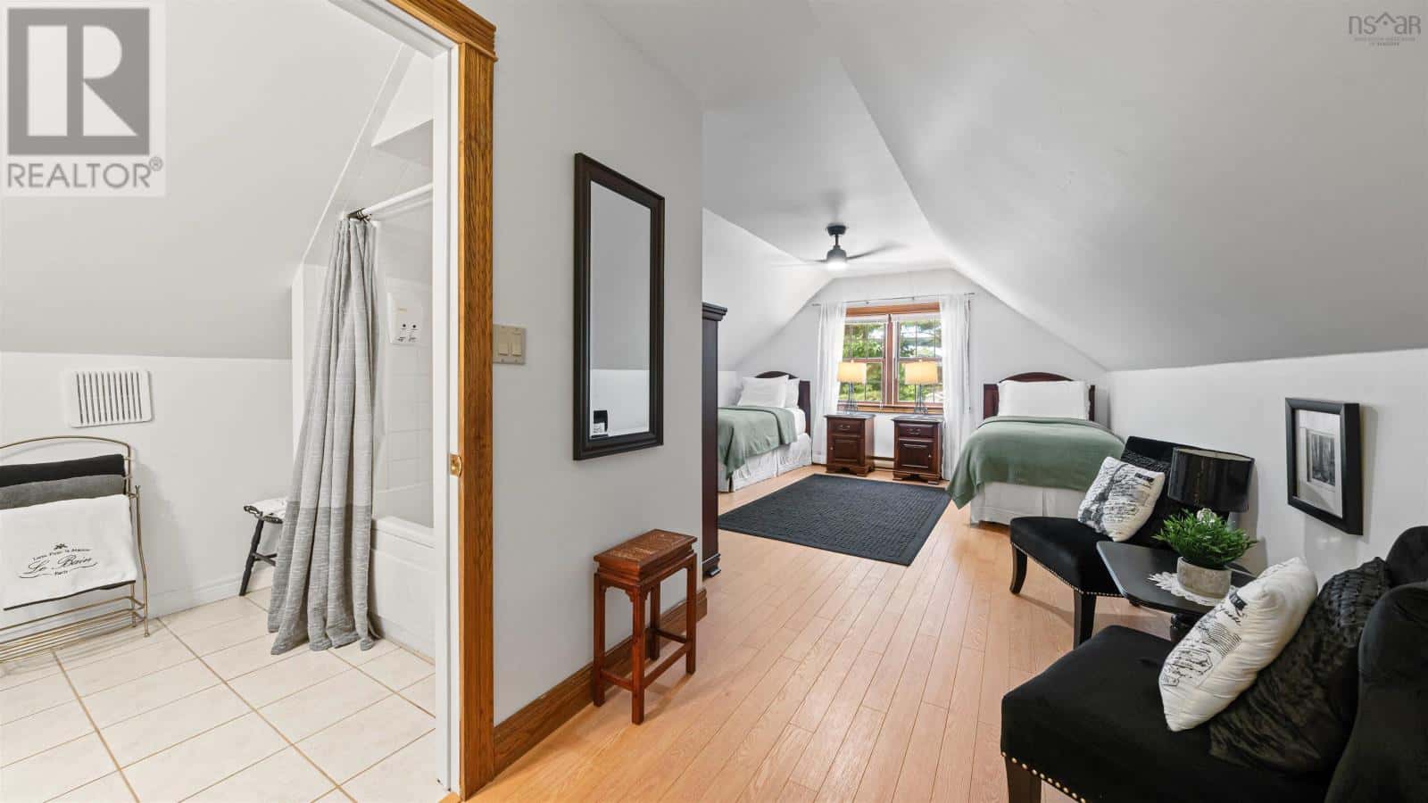 Berwick — Berwick - Photo 3 of 49