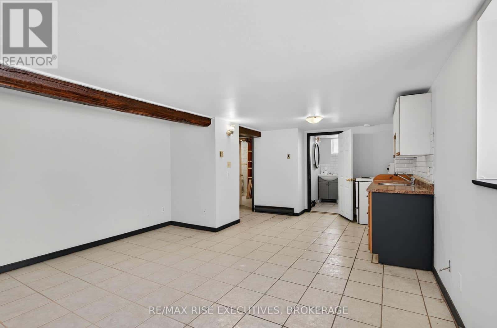 676 KING STREET W — Kingston (Central City West), Ontario - Photo 4 of 100