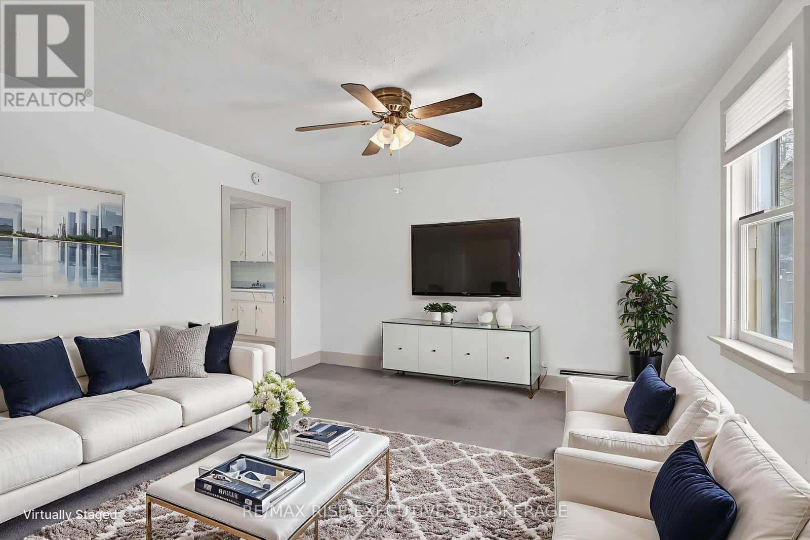 676 KING STREET W — Kingston (Central City West), Ontario - Photo 5 of 100