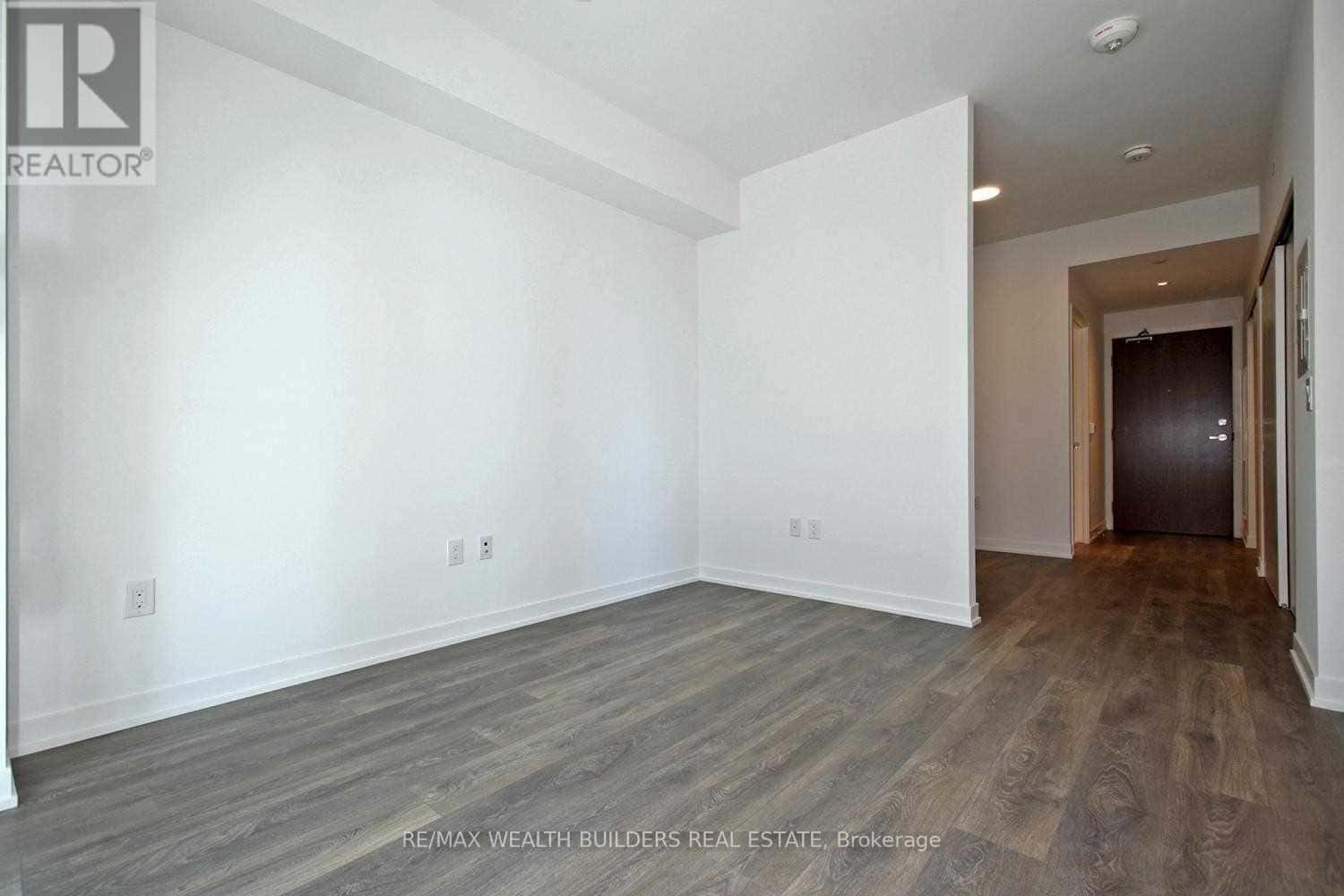 Toronto (Waterfront Communities) — Toronto (Waterfront Communities) - Photo 4 of 28