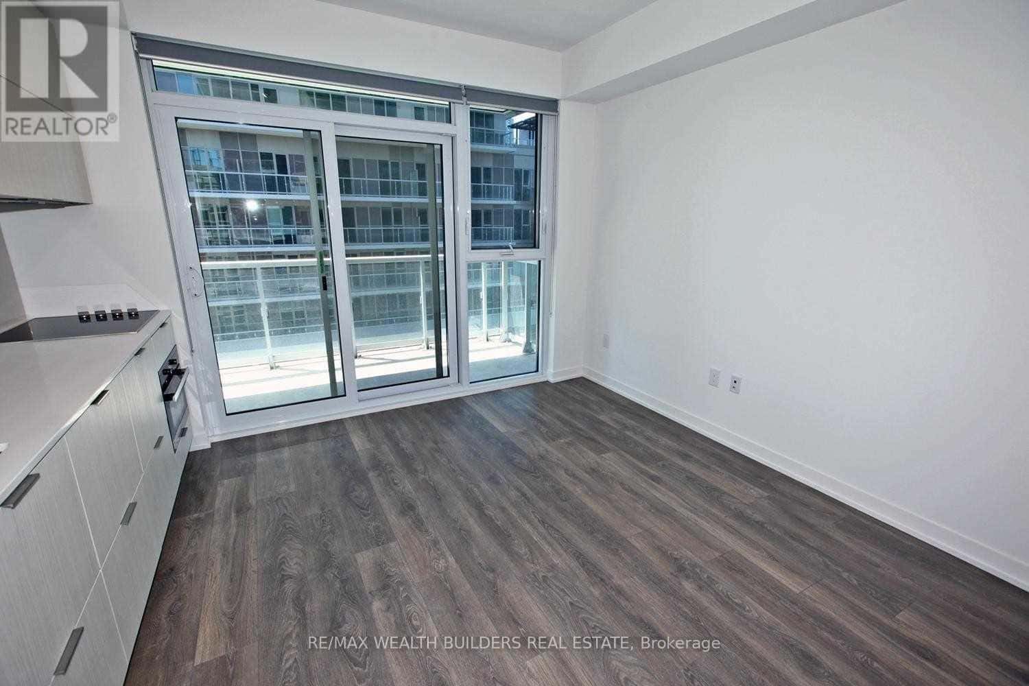 Toronto (Waterfront Communities) — Toronto (Waterfront Communities) - Photo 5 of 28