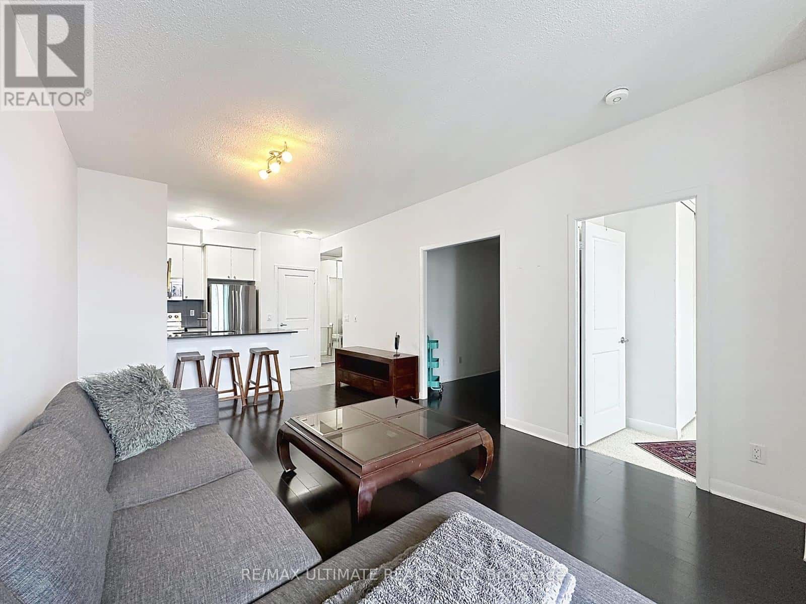 Toronto (Islington-City Centre West) — Toronto (Islington-City Centre West) - Photo 2 of 23