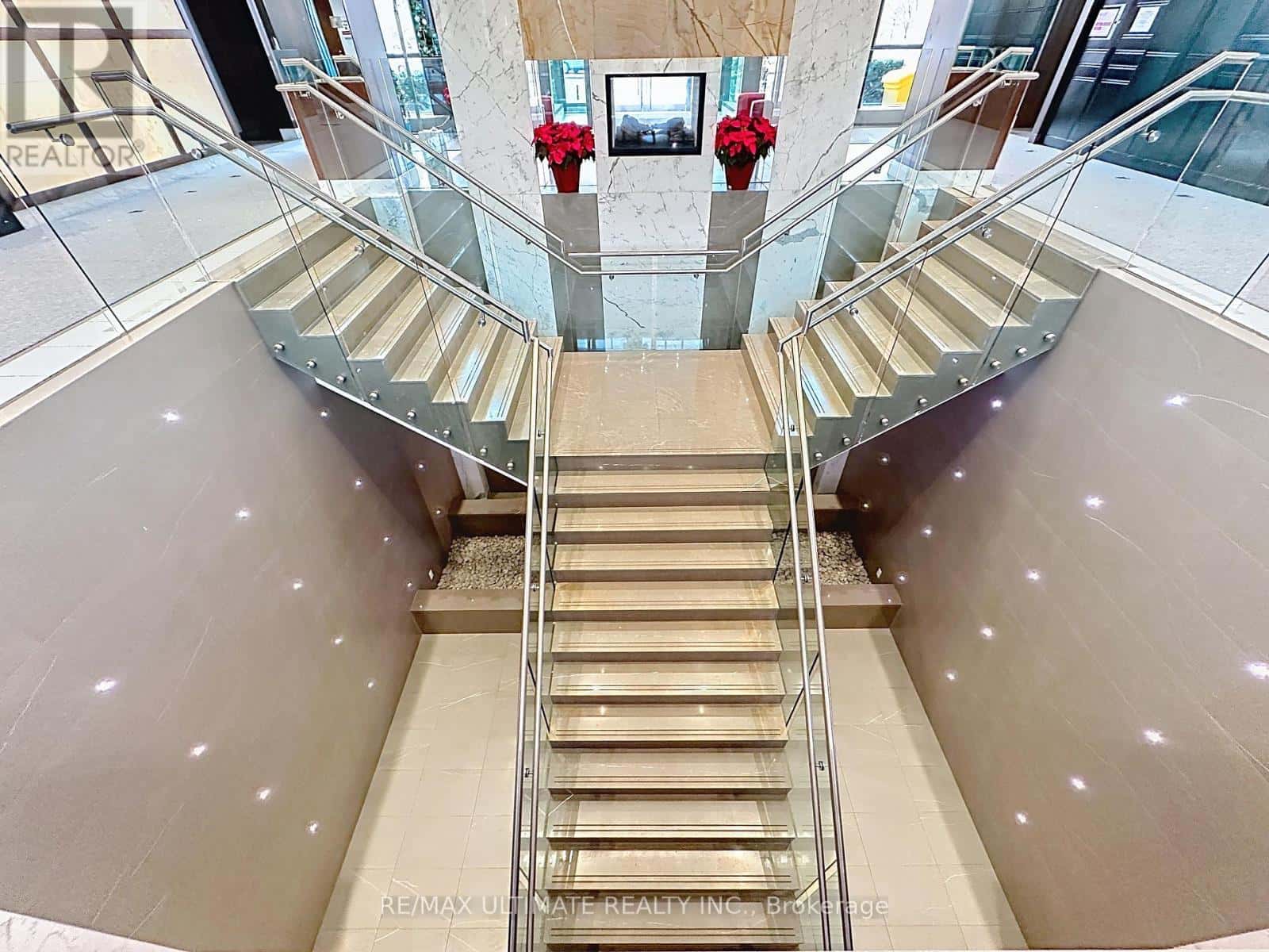 Toronto (Islington-City Centre West) — Toronto (Islington-City Centre West) - Photo 4 of 23