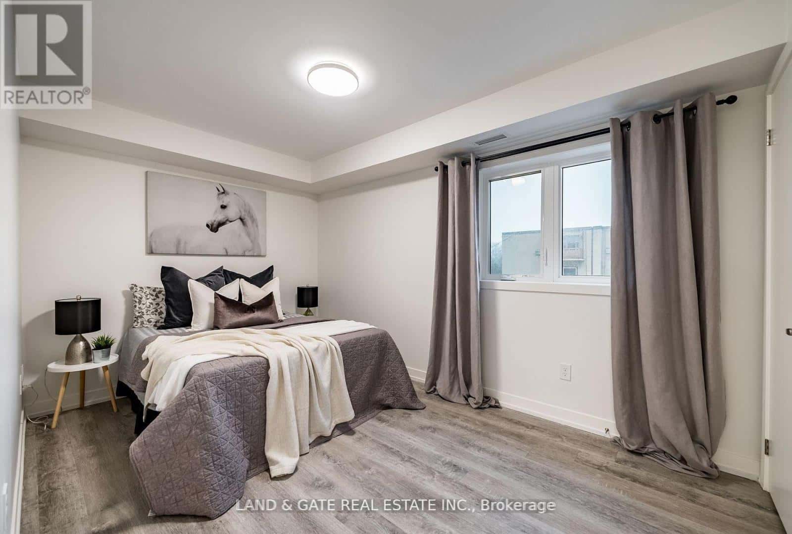 Oshawa (Centennial) — Oshawa (Centennial) - Photo 3 of 12