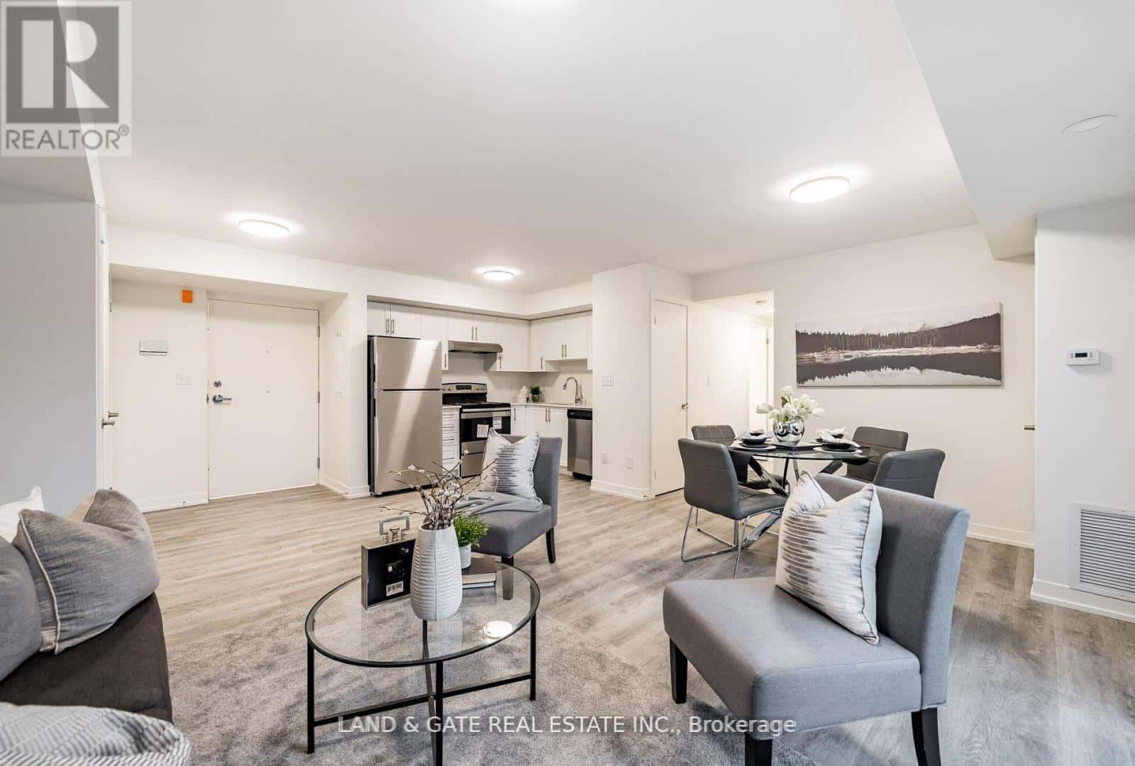 Oshawa (Centennial) — Oshawa (Centennial) - Photo 2 of 12