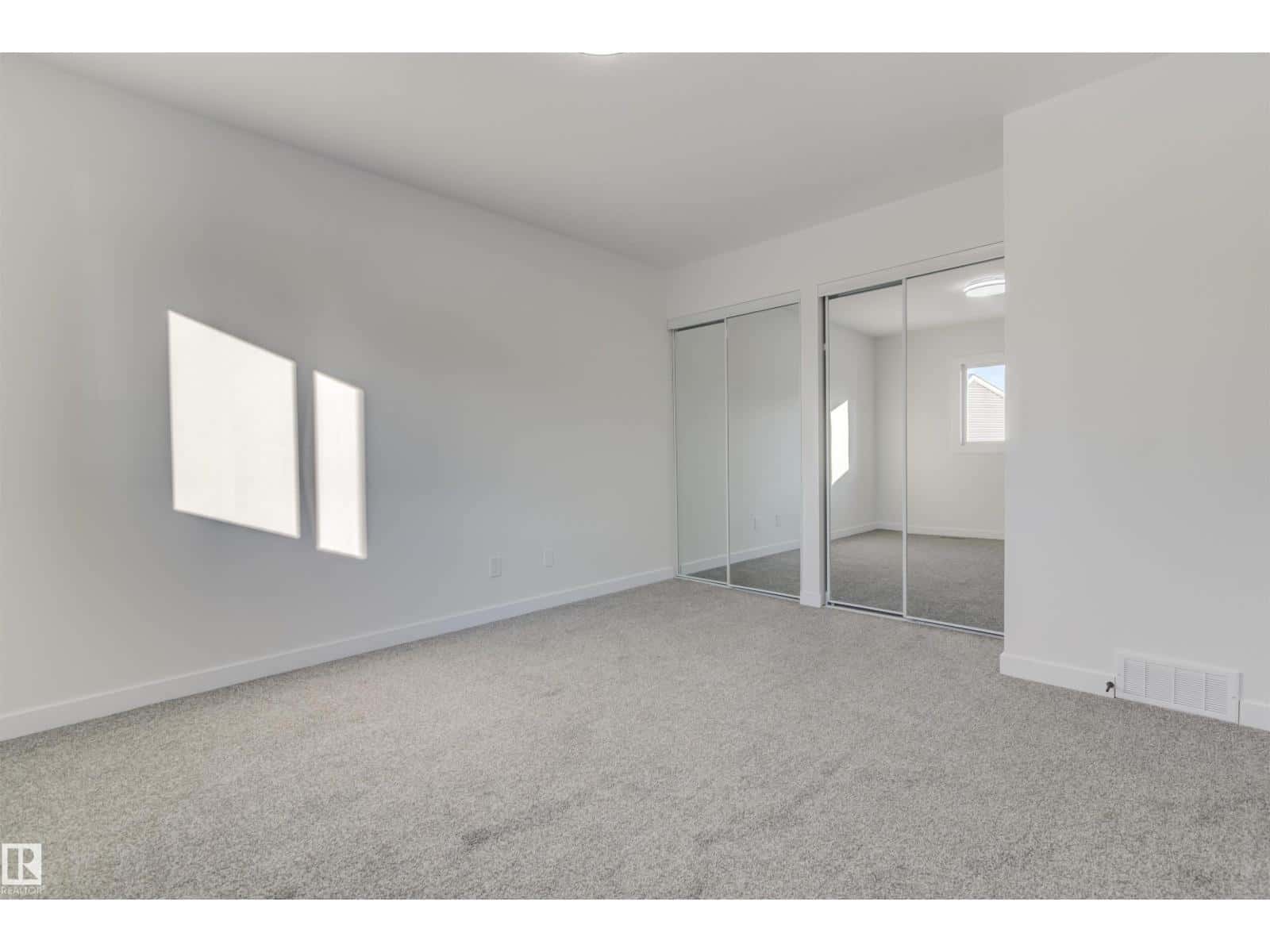 Edmonton — Edmonton - Photo 5 of 40