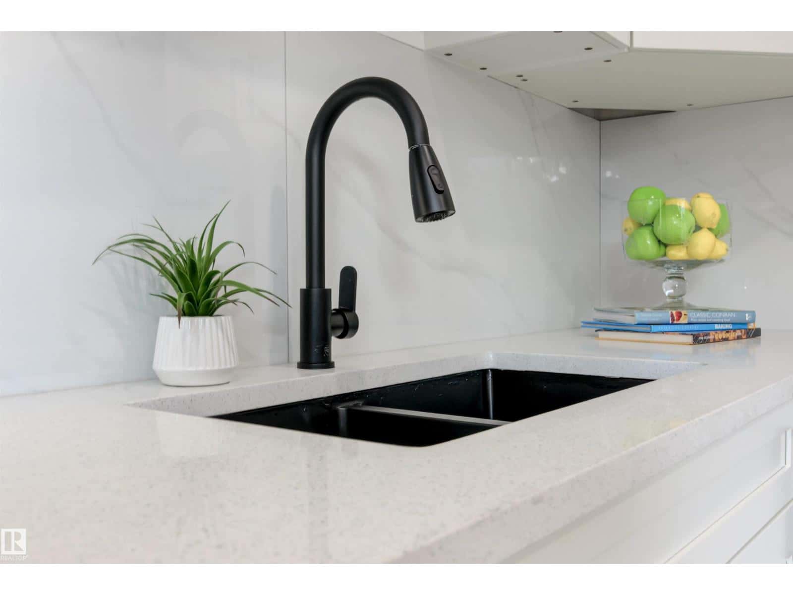 Edmonton — Edmonton - Photo 4 of 40