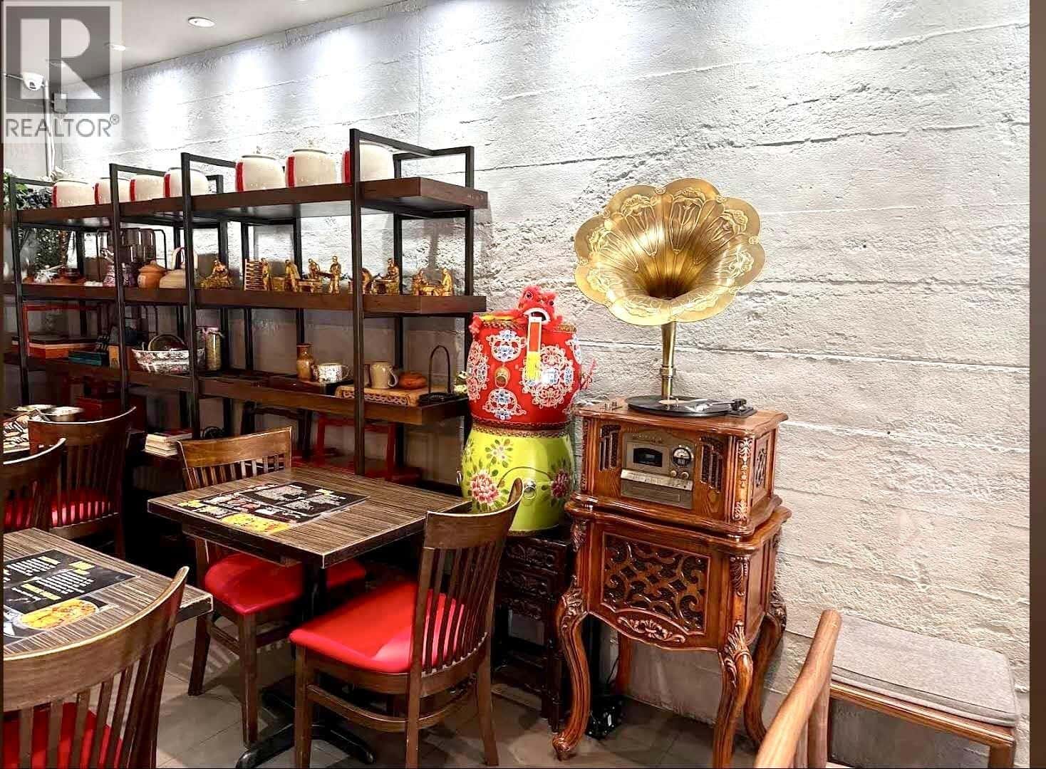 Vancouver — Vancouver - Photo 2 of 14