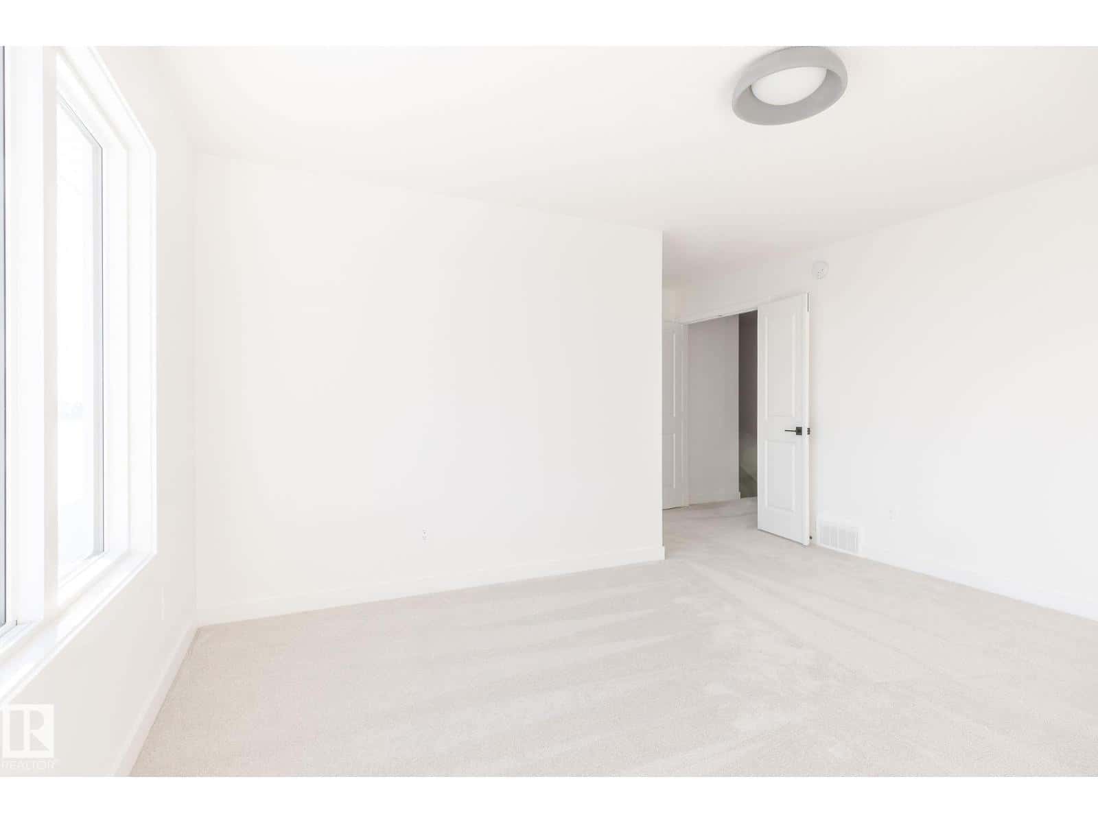 Edmonton — Edmonton - Photo 5 of 13