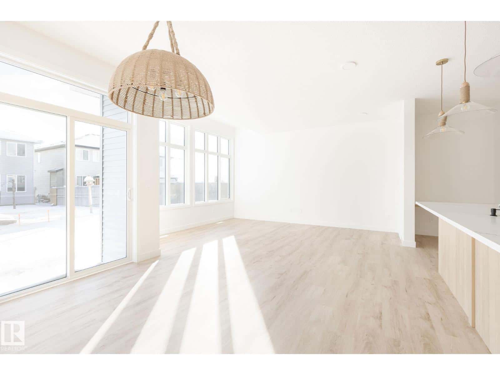 Edmonton — Edmonton - Photo 3 of 13