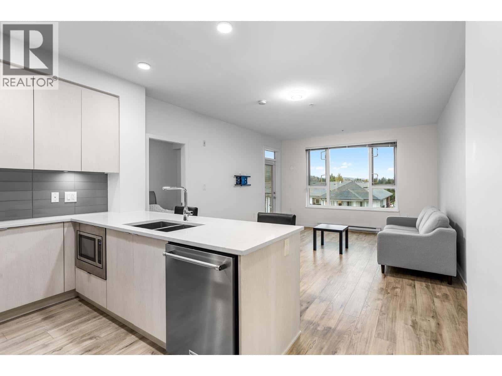 414 621 REGAN AVENUE — Coquitlam, British Columbia - Photo 5 of 33