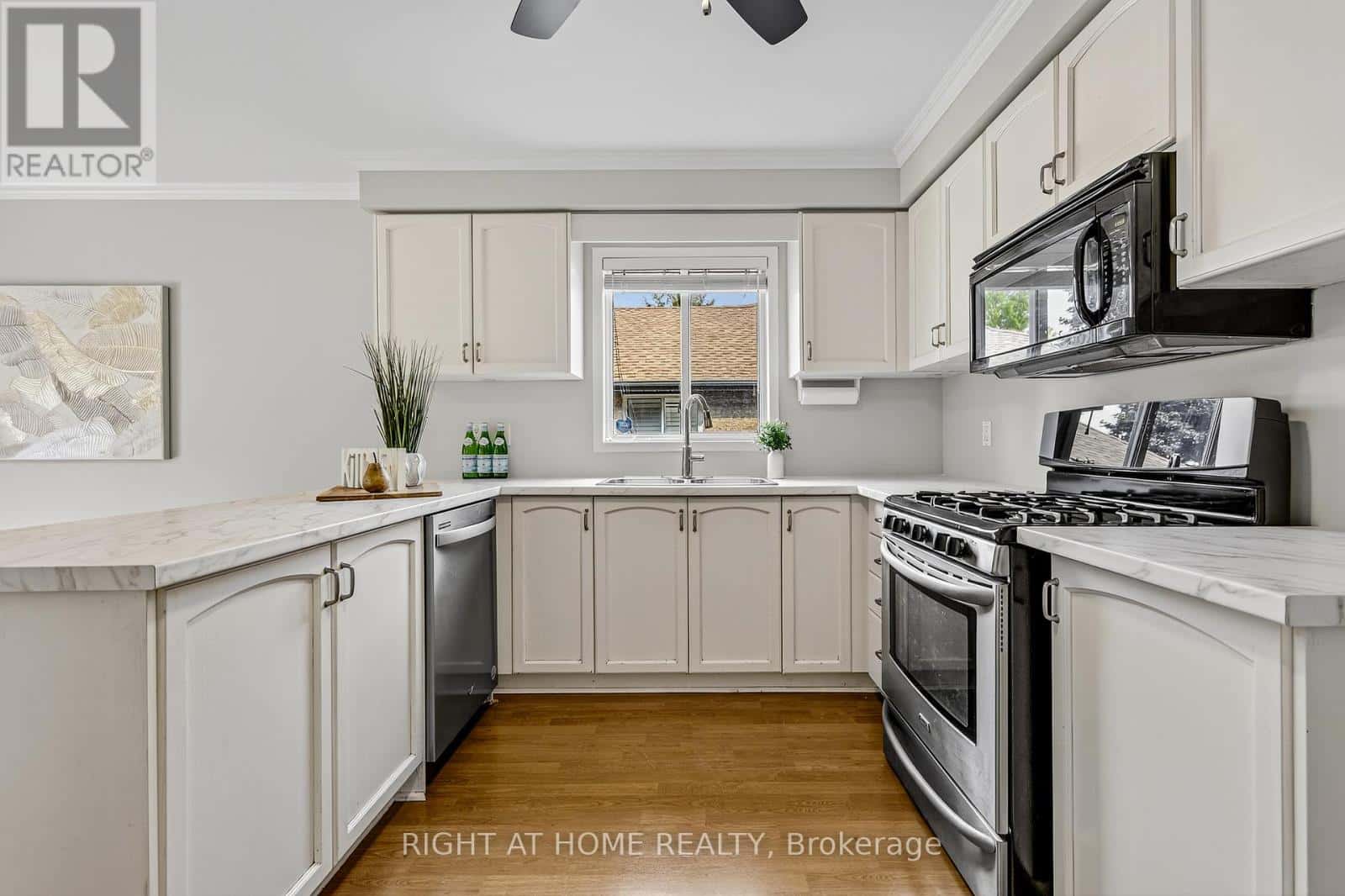 Barrie (Bayshore) — Barrie (Bayshore) - Photo 2 of 46