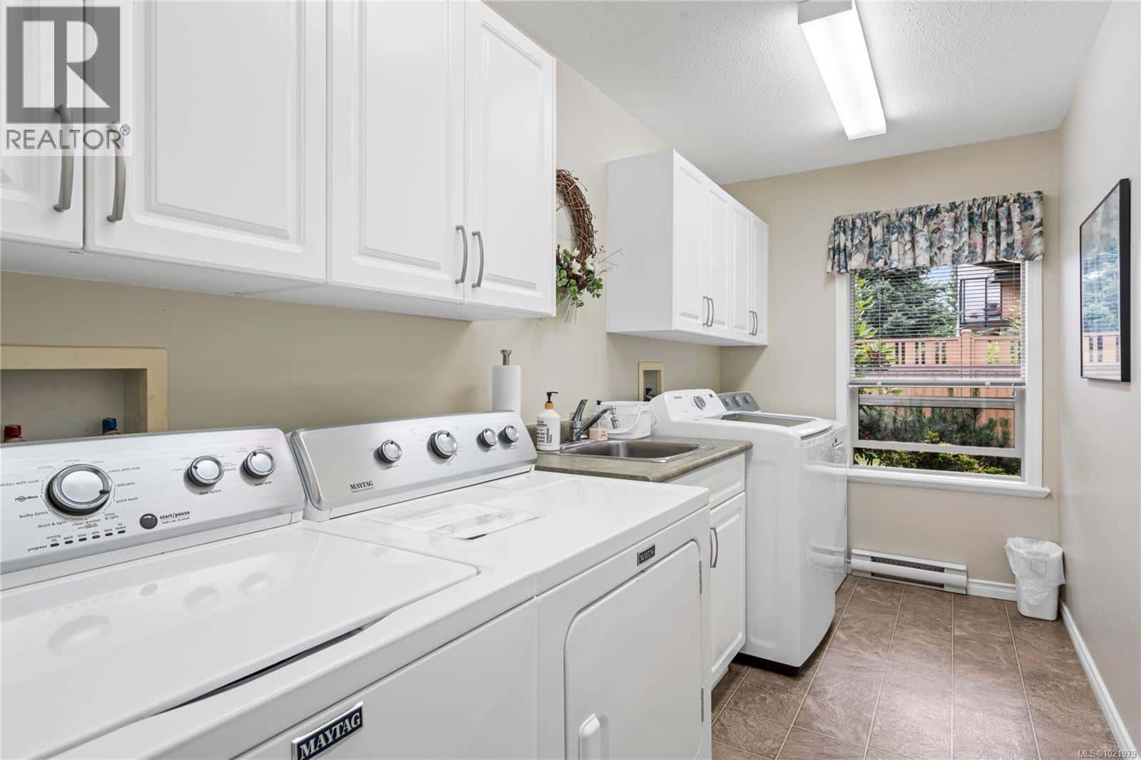 Parksville — Parksville - Photo 4 of 38