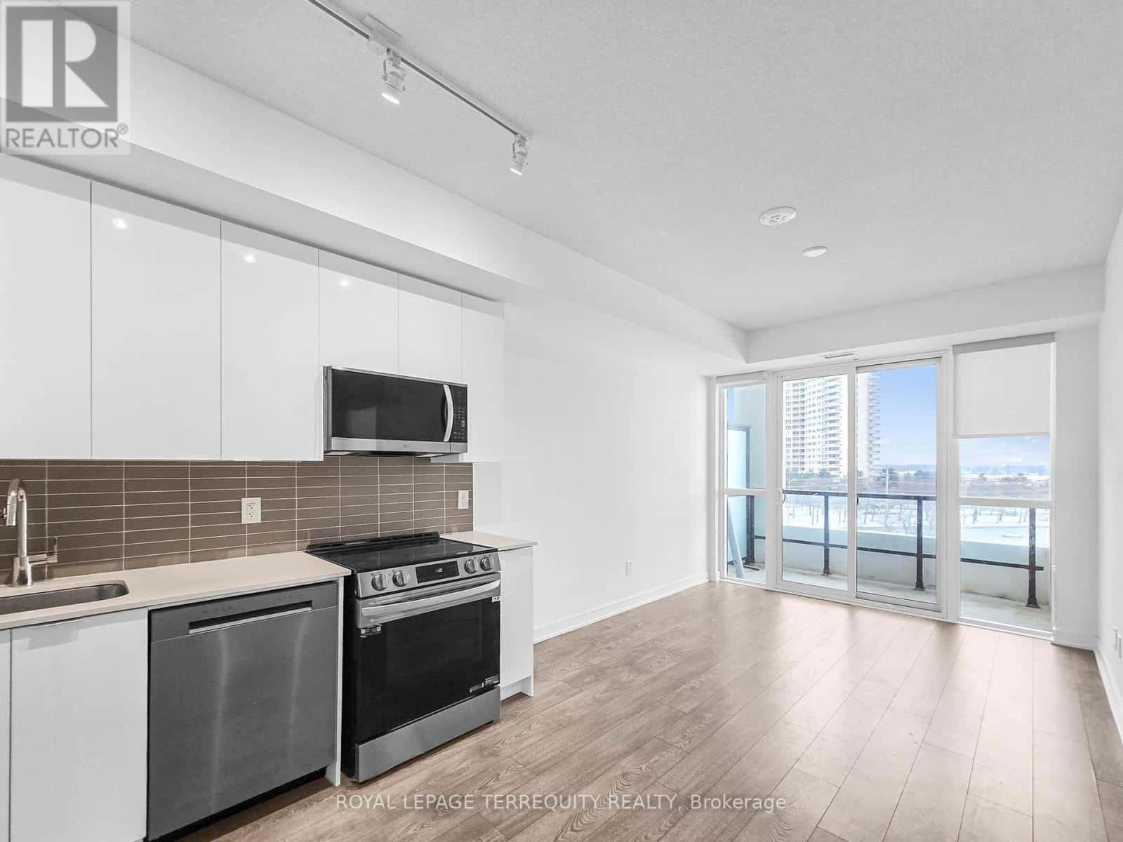 Brampton (Fletcher's Creek South) — Brampton (Fletcher's Creek South) - Photo 2 of 26