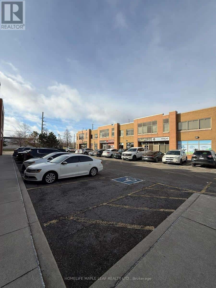 18 - 15 SUN PAC BOULEVARD — Brampton (Bram East) - Photo 2 of 4