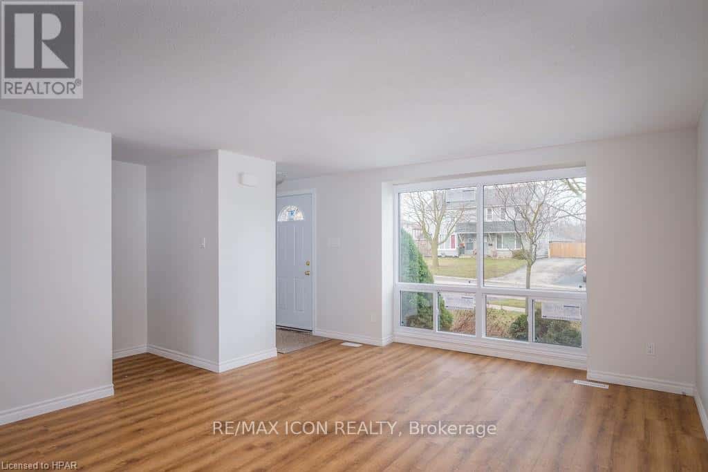 Stratford — Stratford - Photo 5 of 23