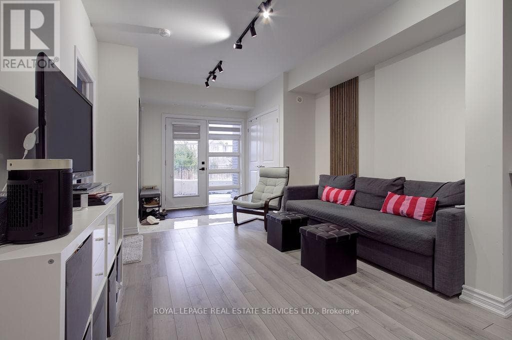 Oakville (JM Joshua Meadows) — Oakville (JM Joshua Meadows) - Main photo