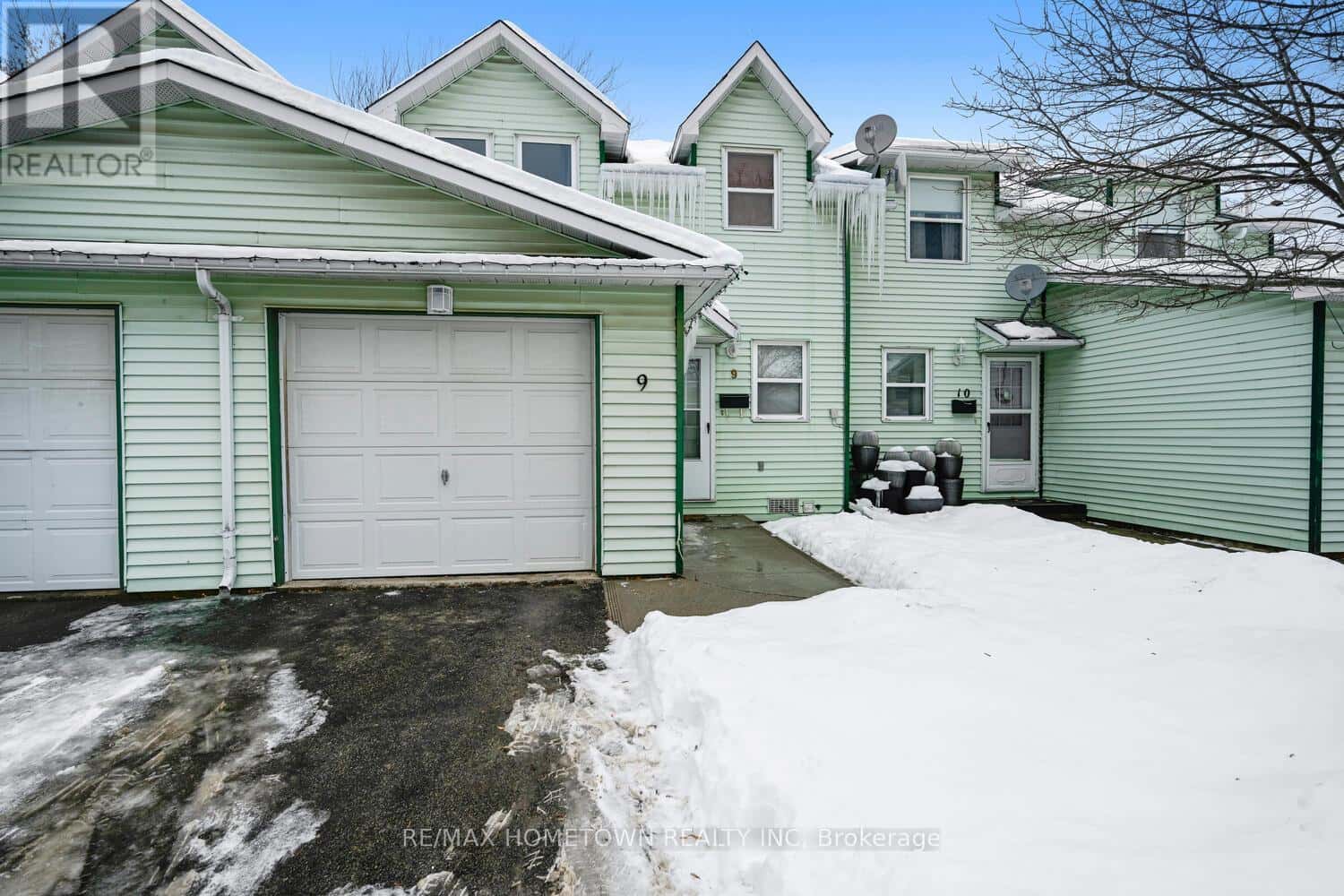 9 - 27 ALDERSHOT AVENUE — Brockville, Ontario - Photo 2 of 34