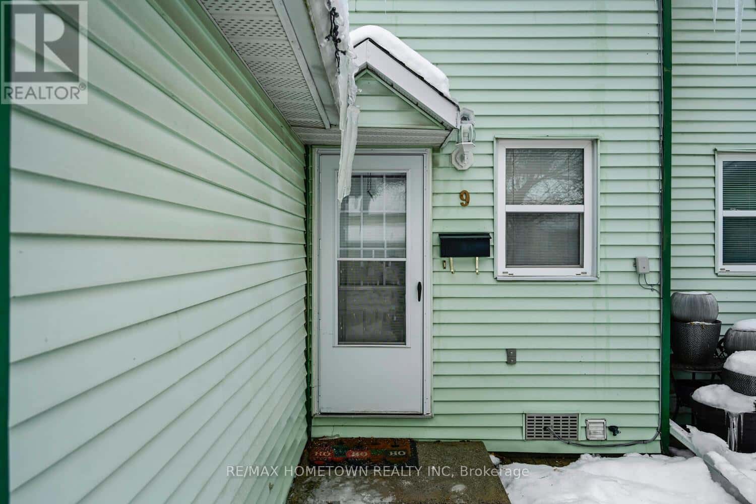 9 - 27 ALDERSHOT AVENUE — Brockville, Ontario - Photo 3 of 34