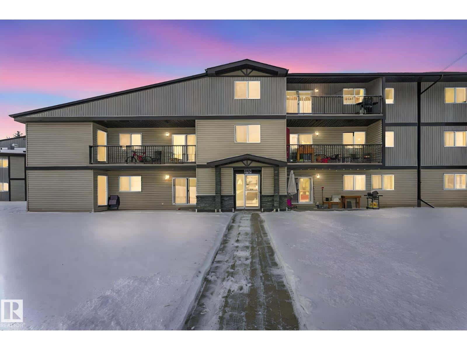 Edmonton — Edmonton - Photo 2 of 50