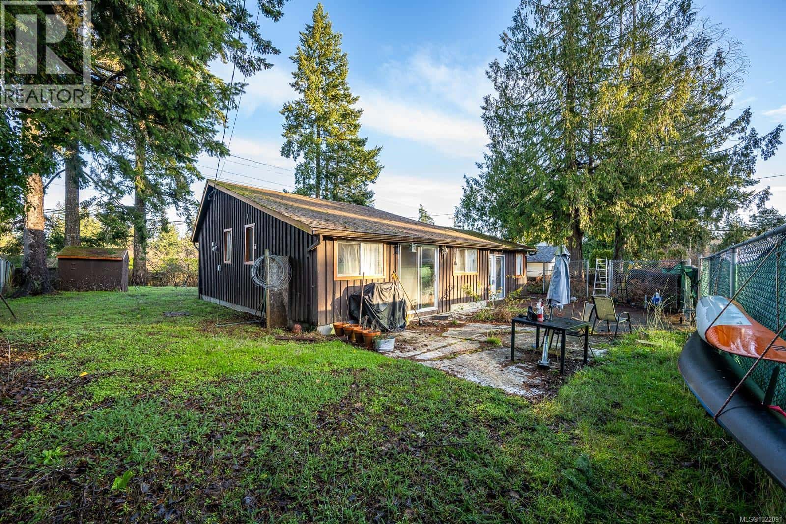 Comox — Comox - Photo 3 of 27