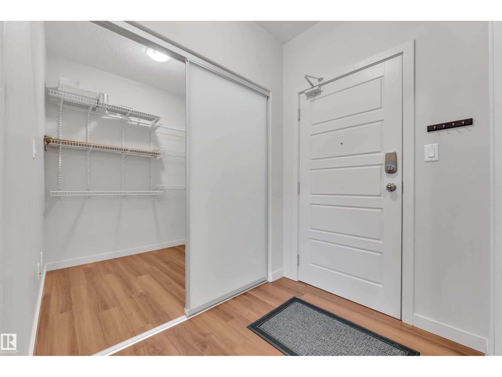 Edmonton — Edmonton - Photo 4 of 16