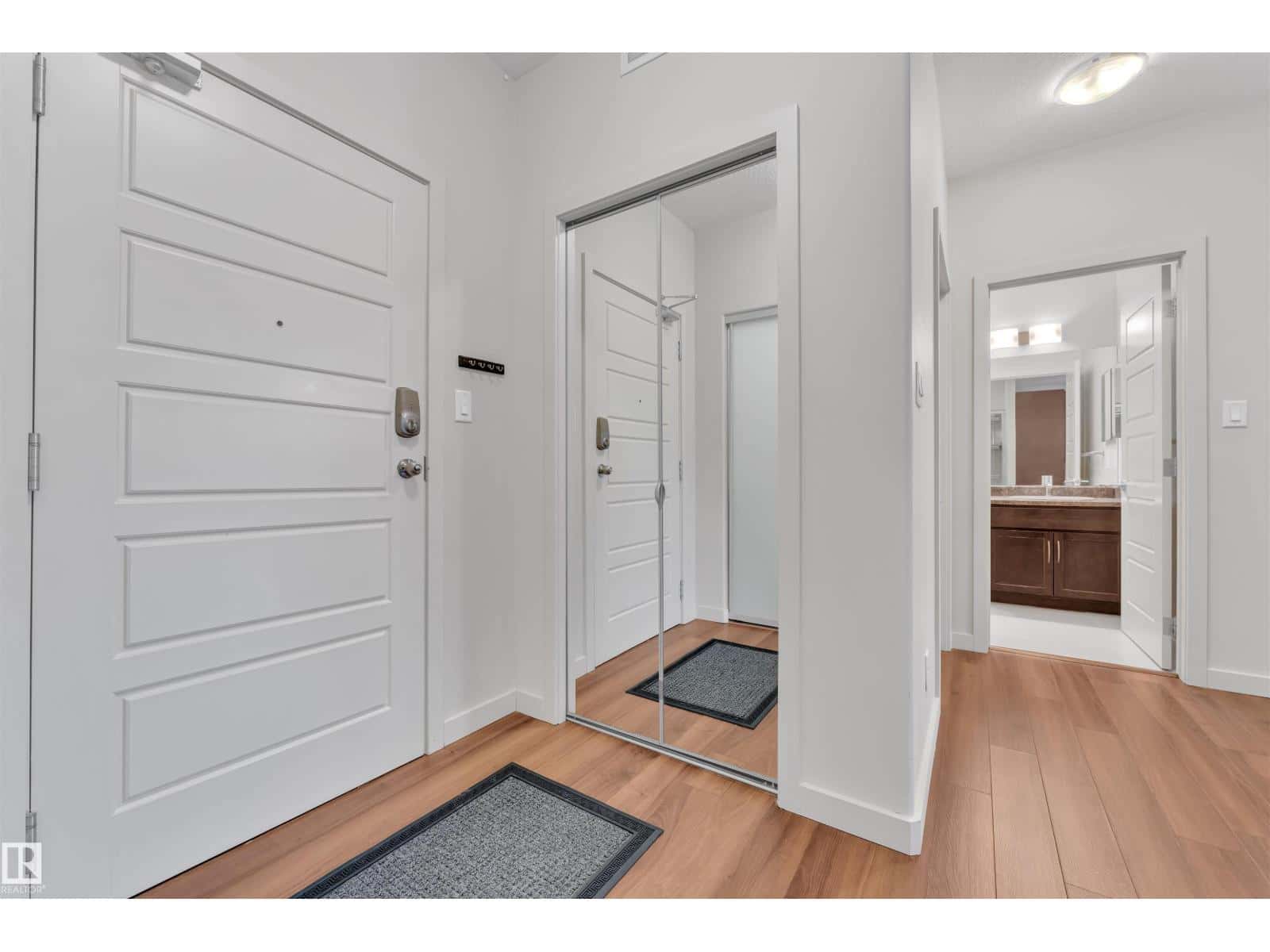 Edmonton — Edmonton - Photo 5 of 16