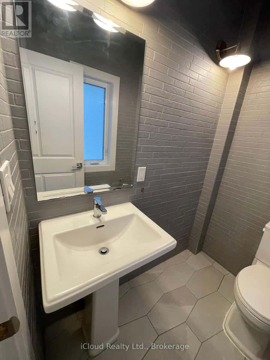 Kitchener — Kitchener - Photo 3 of 29