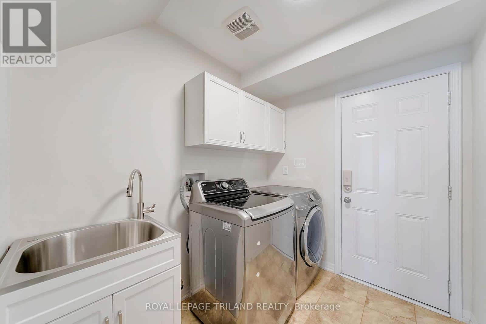 Oakville (GO Glenorchy) — Oakville (GO Glenorchy) - Photo 5 of 39