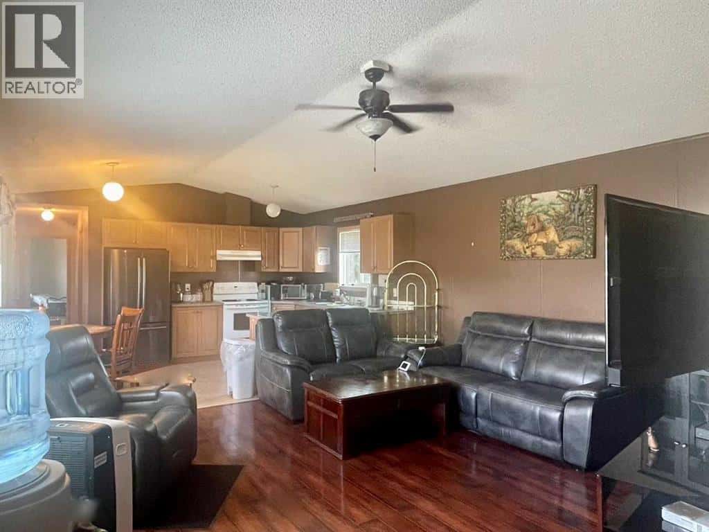 1549 15 StreetCrescent — Wainwright, Alberta - Photo 3 of 25