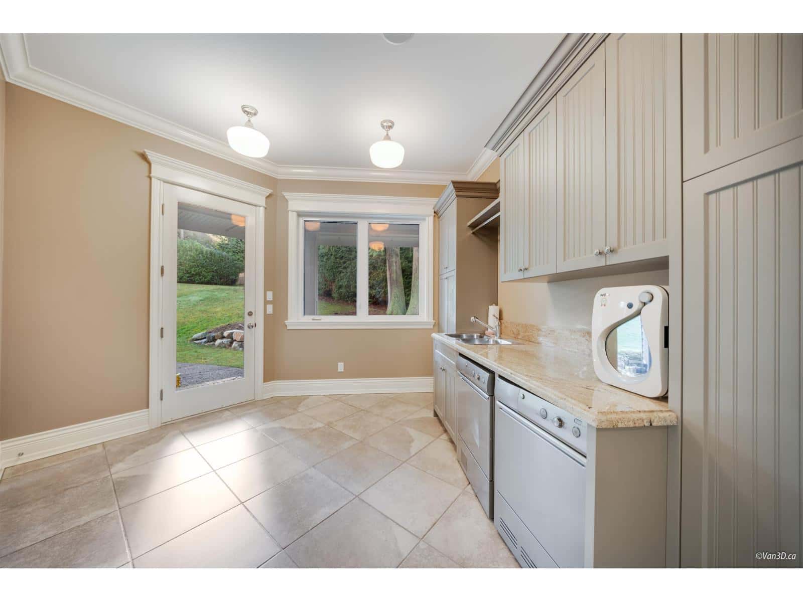 Surrey — Surrey - Photo 5 of 40