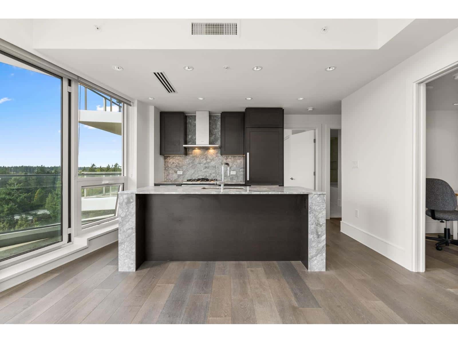 White Rock — White Rock - Photo 3 of 27