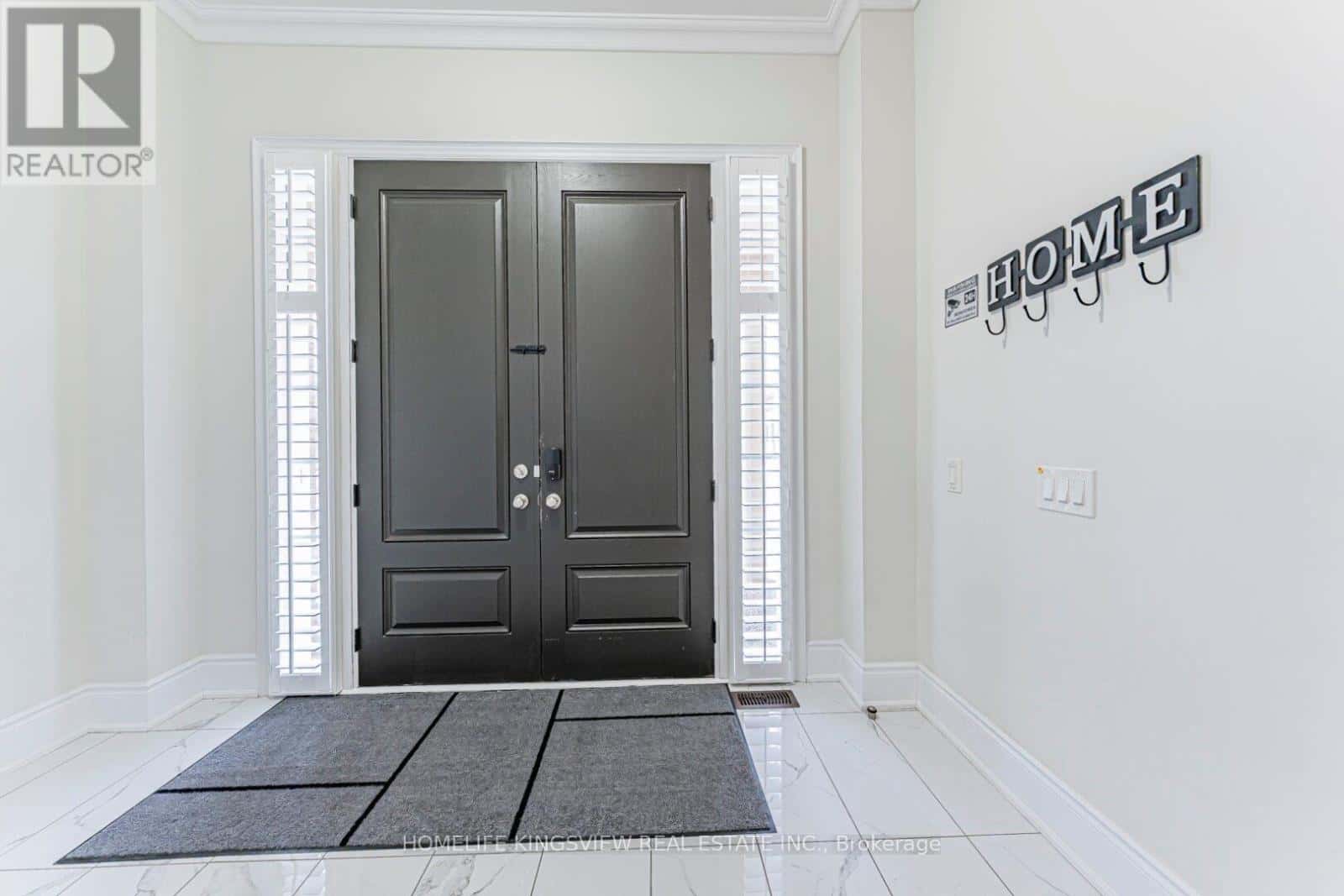 Vaughan (Kleinburg) — Vaughan (Kleinburg) - Photo 3 of 43