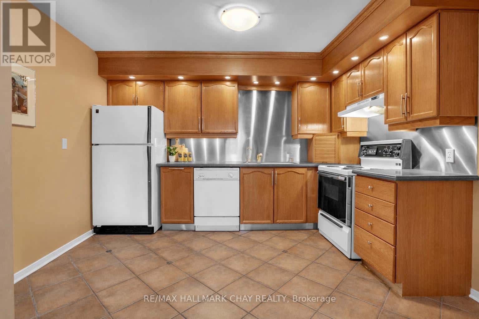 Barrie (Holly) — Barrie (Holly) - Photo 2 of 19