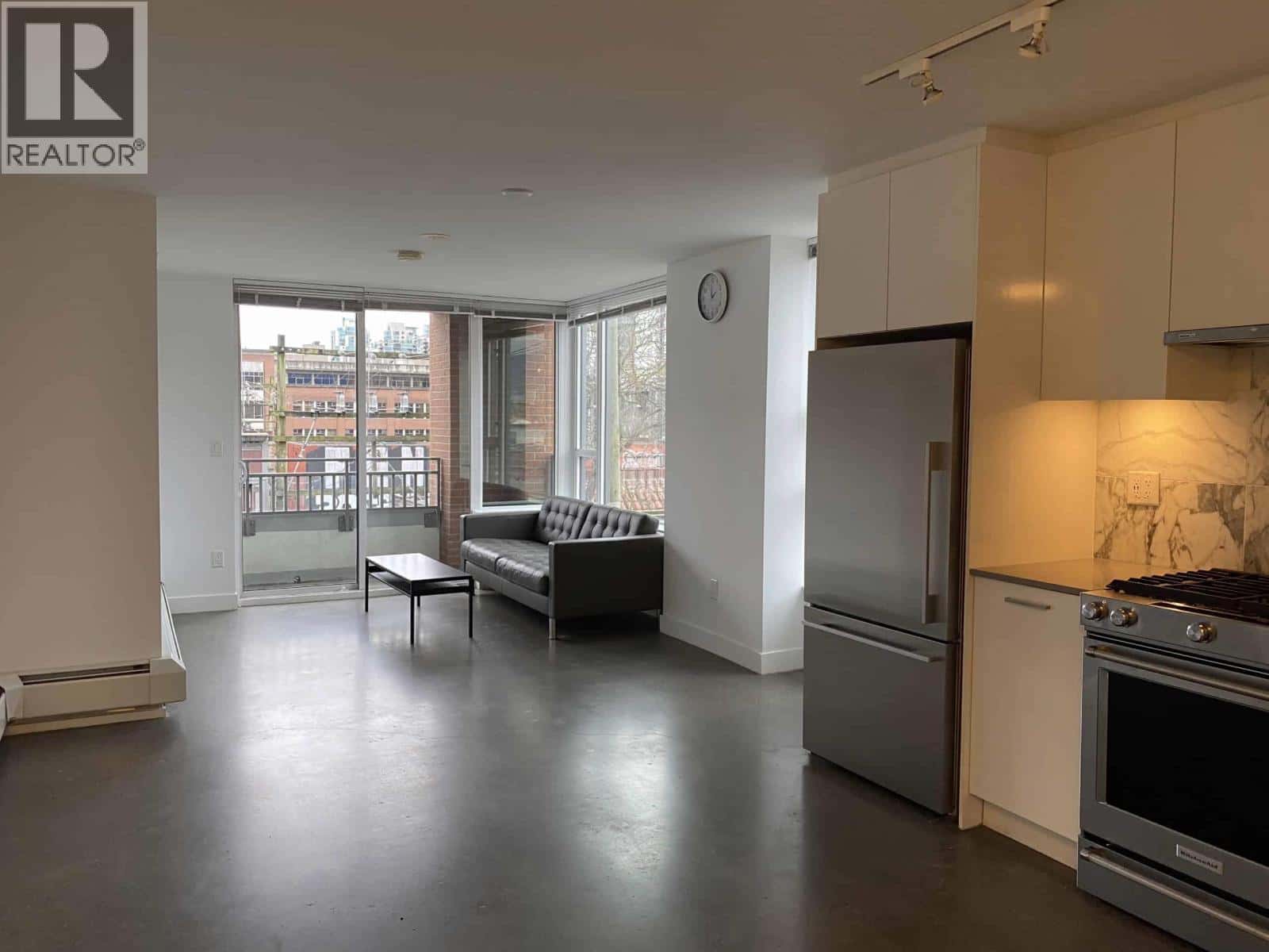 Vancouver — Vancouver - Photo 5 of 11