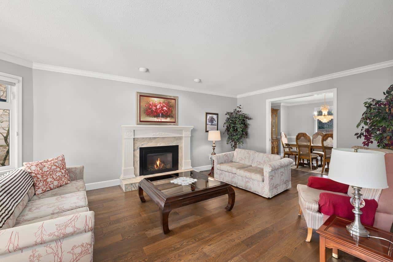 1887 144A STREET — Surrey, British Columbia - Photo 4 of 38