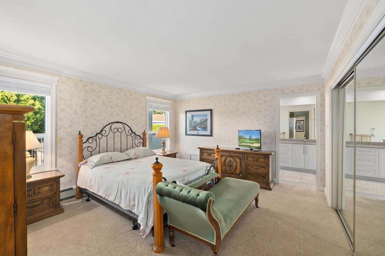 Surrey — Surrey - Photo 4 of 38