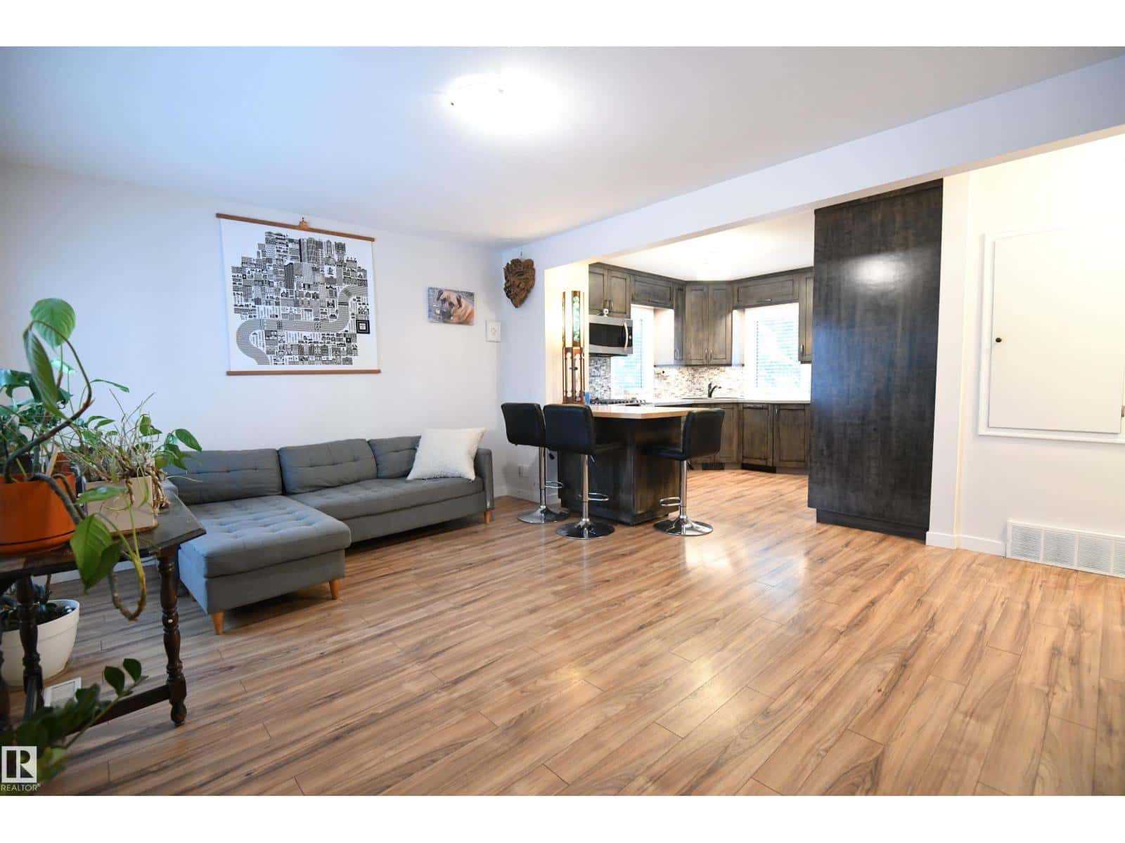 Edmonton — Edmonton - Photo 5 of 40