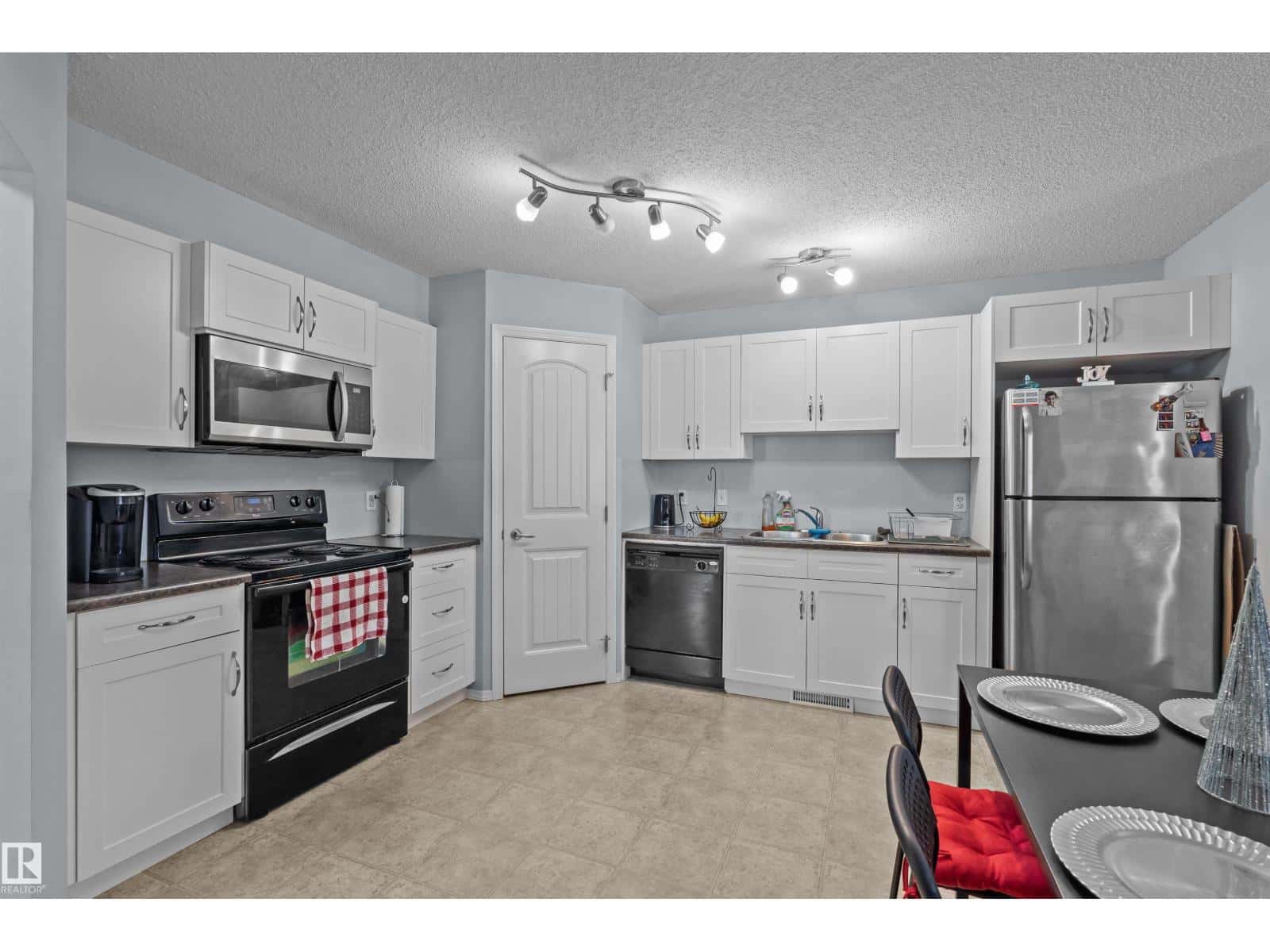 Edmonton — Edmonton - Photo 5 of 12