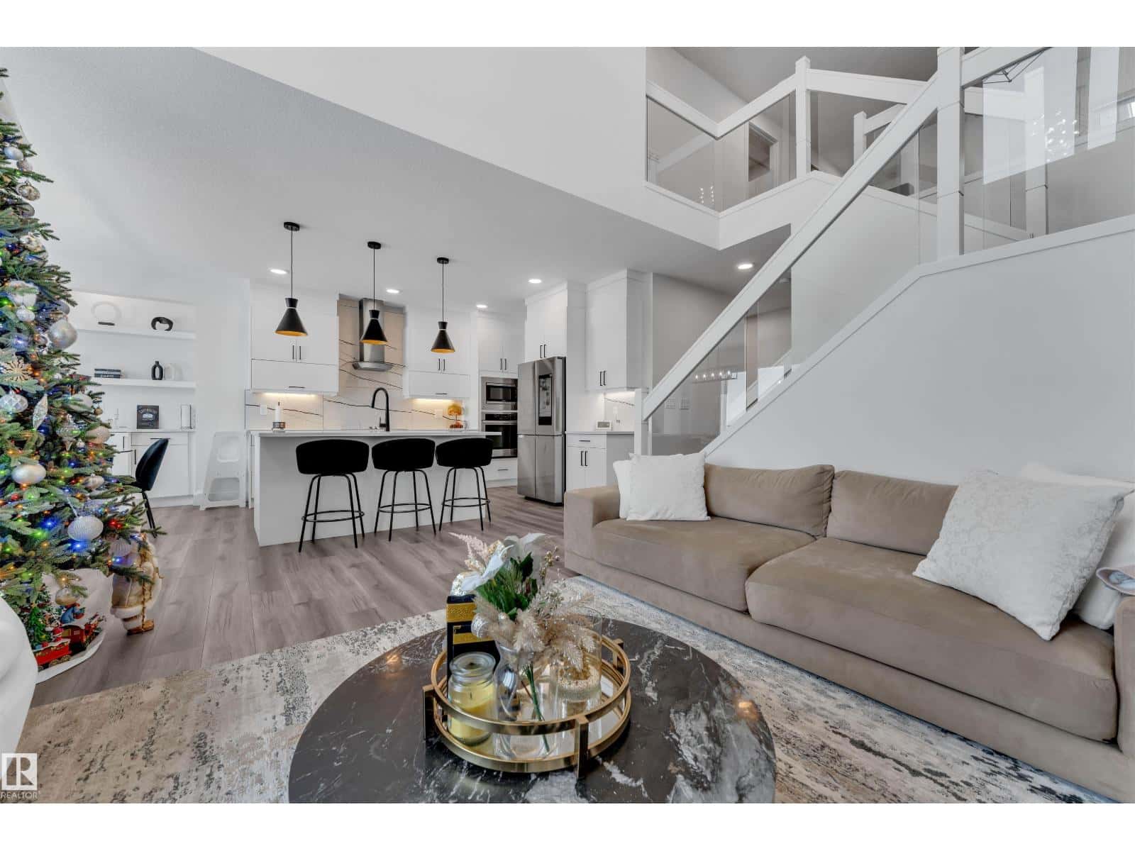 21024 128 AV NW — Edmonton, Alberta - Photo 2 of 28