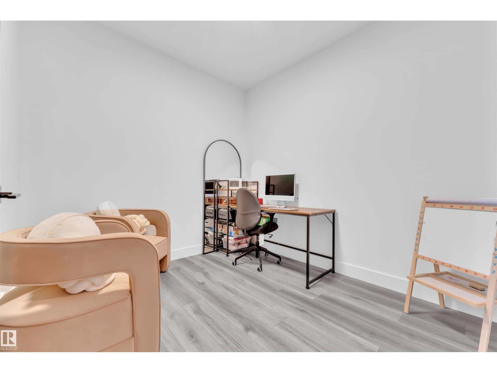 Edmonton — Edmonton - Photo 4 of 28