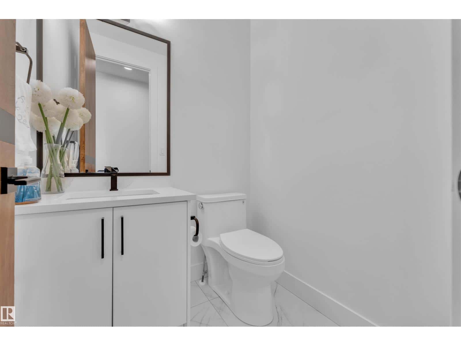 21024 128 AV NW — Edmonton, Alberta - Photo 5 of 28