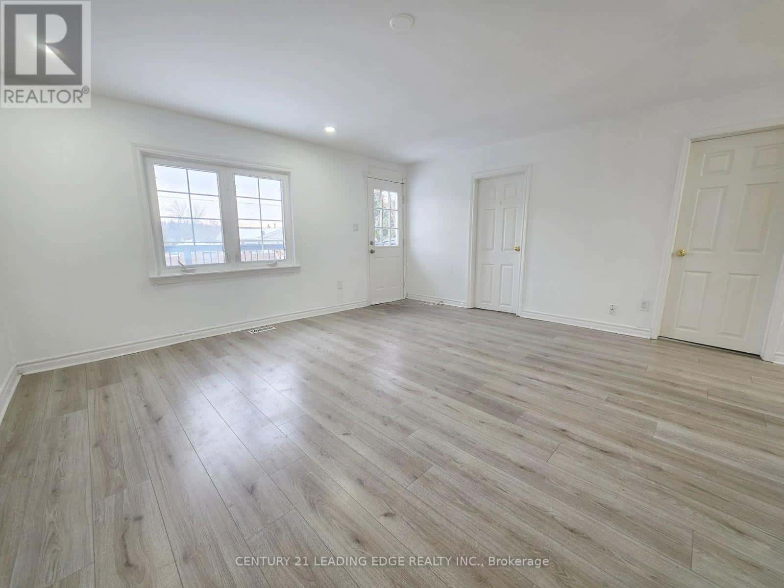 Georgina (Keswick South) — Georgina (Keswick South) - Photo 2 of 11