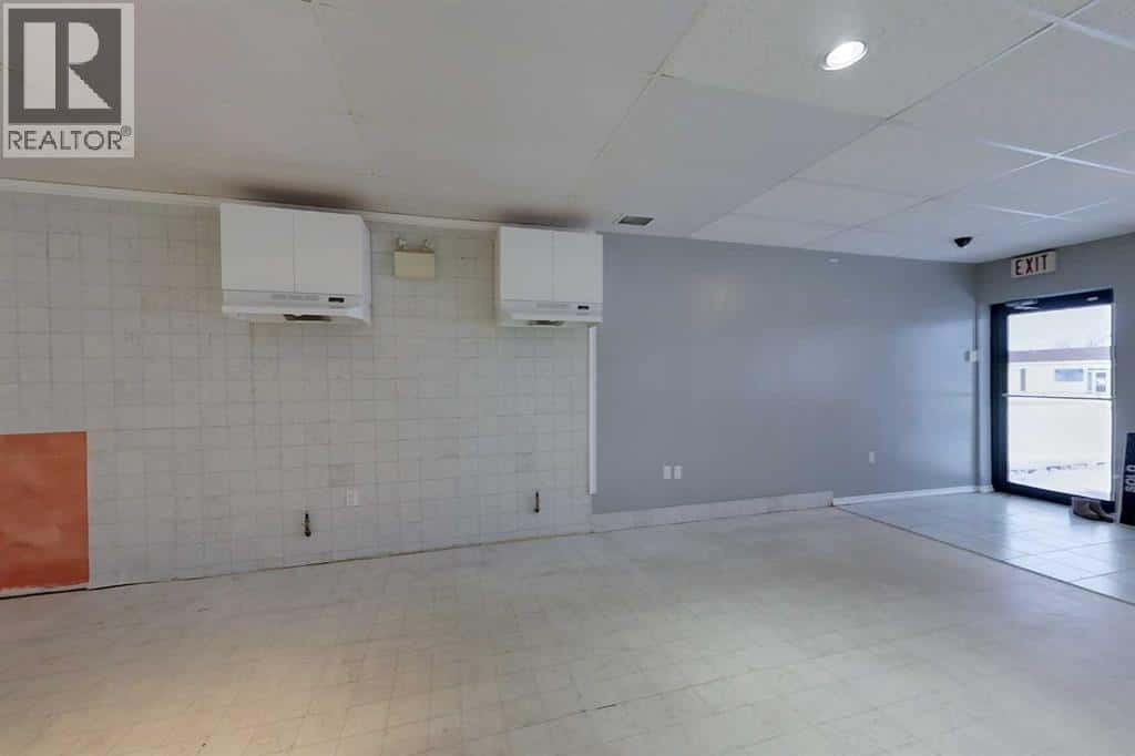 3, 105 6 Avenue SE — Slave Lake - Photo 2 of 8