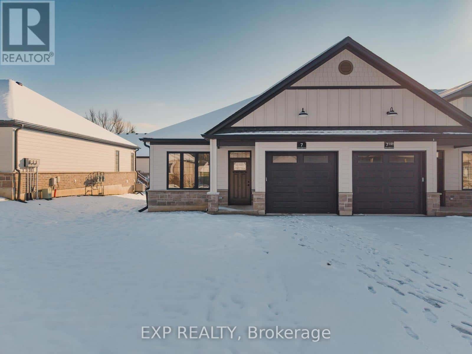 7 South Court Street West