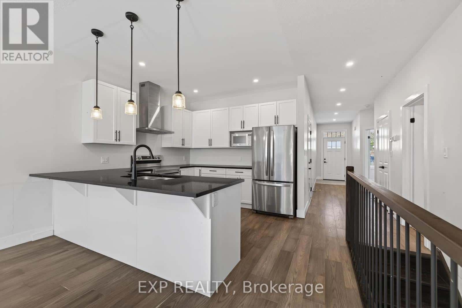 7 SOUTH COURT STREET W — Norwich (Norwich Town), Ontario - Photo 5 of 32