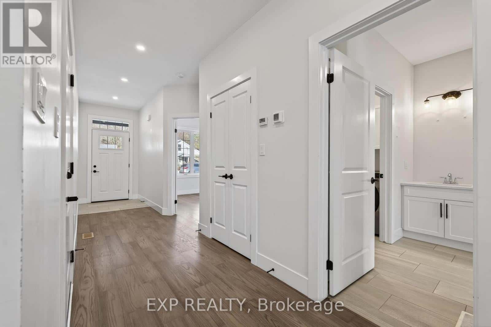 7 SOUTH COURT STREET W — Norwich (Norwich Town), Ontario - Photo 3 of 32