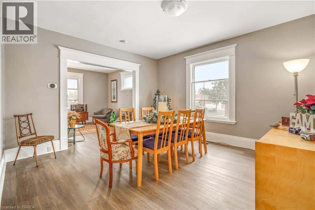 Brantford — Brantford - Photo 3 of 44